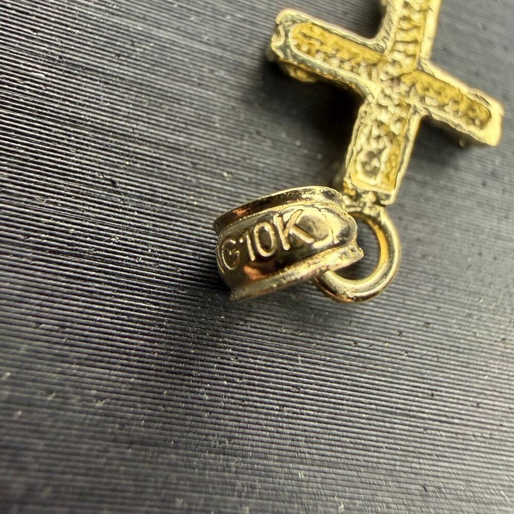 Solid 10k Italian Yellow Gold Nugget Cross Pendant .8" Tall .4" Wide - Picture 3 of 7